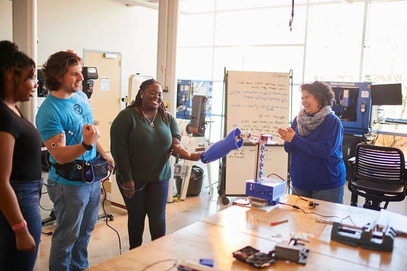 GVSU professor working with Engineering students.